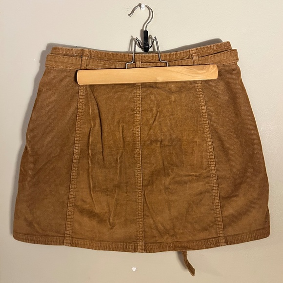 Brown corduroy skirt with tie up belt and buttons - Picture 3 of 7